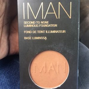 IMAN Luminous foundation